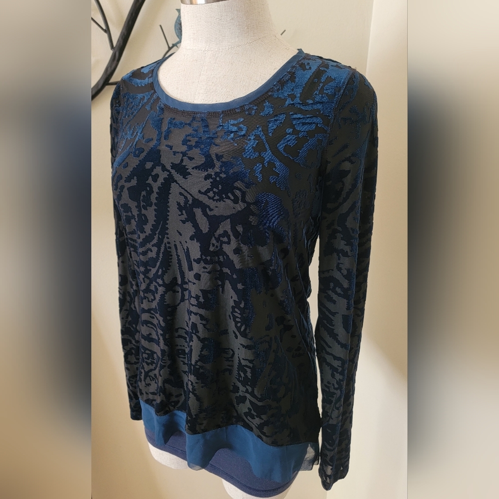 NWOT Simply Vera Vera Wang S Velvet Black to blue Long Sleeve Blouse - Picture 3 of 15